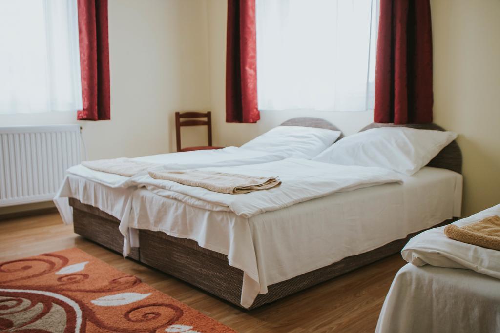 Szep Kert Vendeghaz Hotel เซคซาร์ด ภายนอก รูปภาพ
